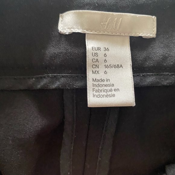 H&M pants. Great condition barely worn. - Picture 2 of 3